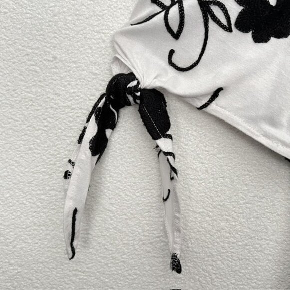 Liv Los Angeles Womens Tunic, White with Black Floral Embroidery, Plus Size 3X - Picture 2 of 7